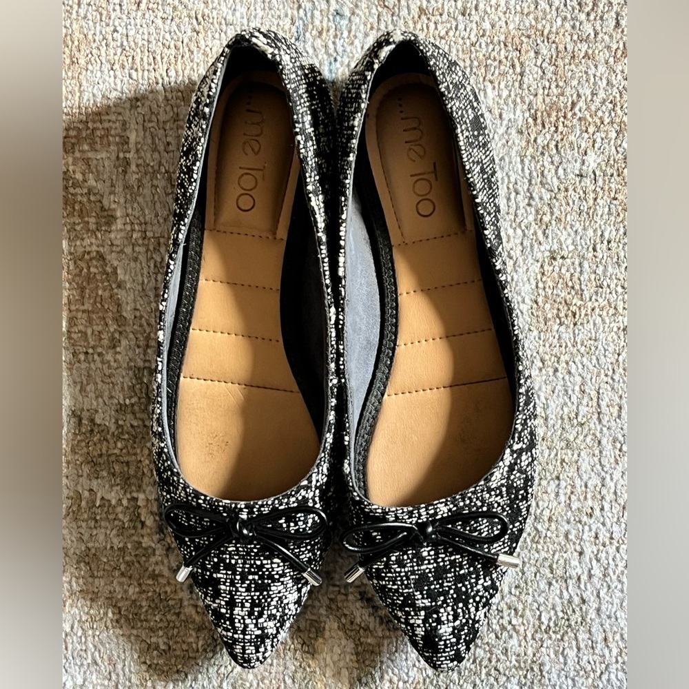 Me Too Alisa Pointed Textured Black & White Flat  Size 6.5